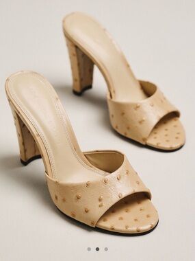 NIB Black Suede Studio Lila 95 Open-Toe Heels in Tan Ostrich